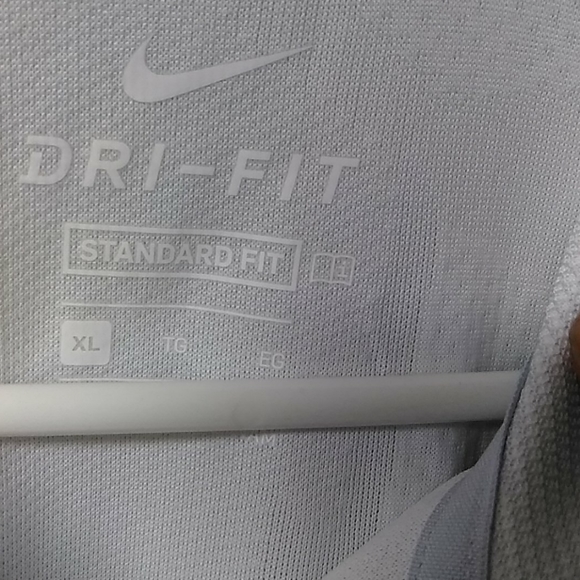 Mens top - Picture 7 of 9